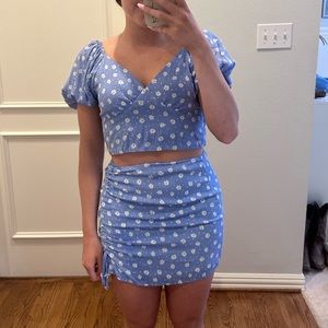 Lelis blue and white daisy skirt set || top medium; skirt small